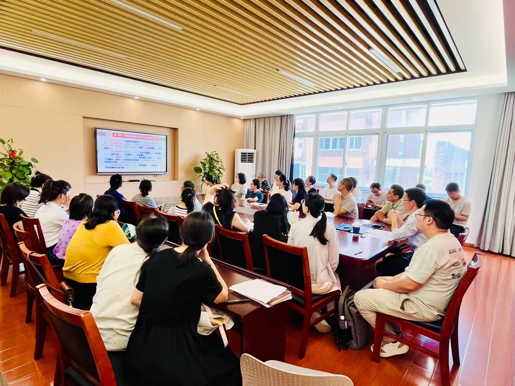 数学与统计学院教师党支部以党建联建为载体开展廉政警示教育专题讲座